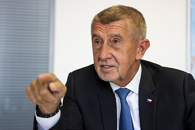Babiš tepe Fialu za rozpočet, prezidenta žádá o pomoc. Vznik vlády se může zdržet