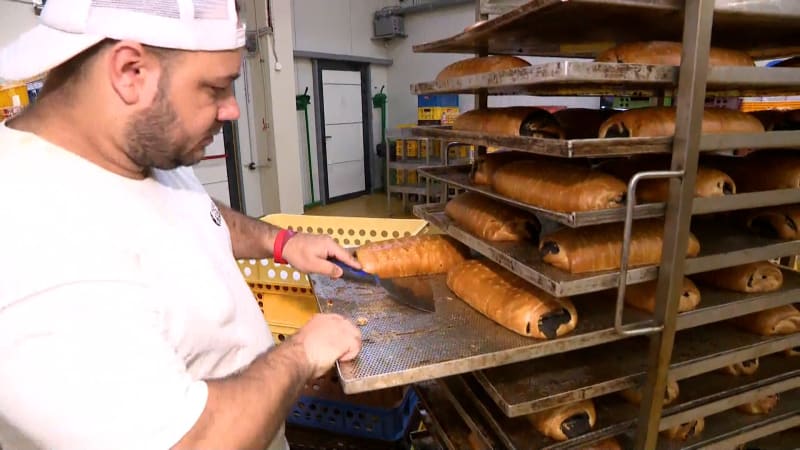 Pečivo v Česku zdraží, zní z pekáren. Nejsou lidé, situaci zachraňují i Filipínci 