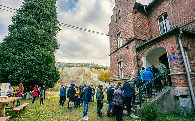 Poutníci i výletníci získali u polských hranic nové útočiště, faru v Travné