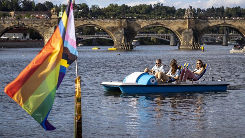 Stejnopohlavní svazek uzavřený v jedné ze zemí musí být uznán v celé EU, rozhodl soud