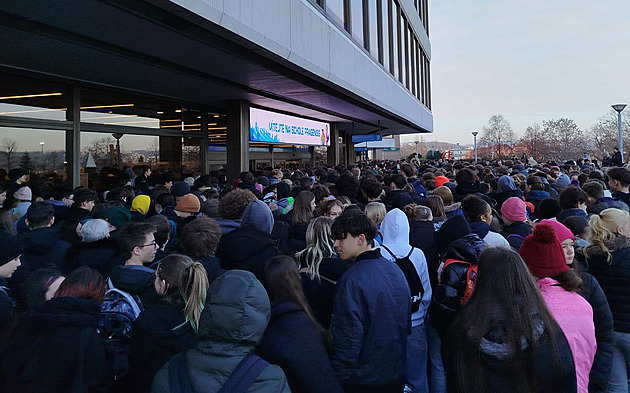 Za tlačenici na veletrhu škol mohly třídy, které nedodržely časové sloty, tvrdí radní