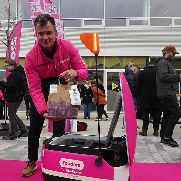 Roboti v ulicích. Foodora představila autonomní vozítka pro rozvoz jídla