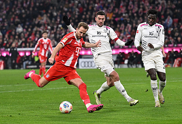 Nečekané zaváhání lídra. Bayern remizoval s posledním, až v závěru srovnal Kane