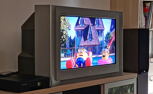 Dřív sen, dnes šrot. Na dva týdny jsme vyměnili OLED za CRT