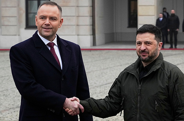 Ukrajina náležitě neuznává naši pomoc, postěžoval si Nawrocki Zelenskému