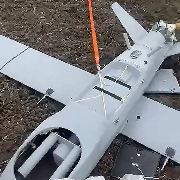 V Turecku našli druhý dron za posledních 24 hodin. Zřítil se na pole