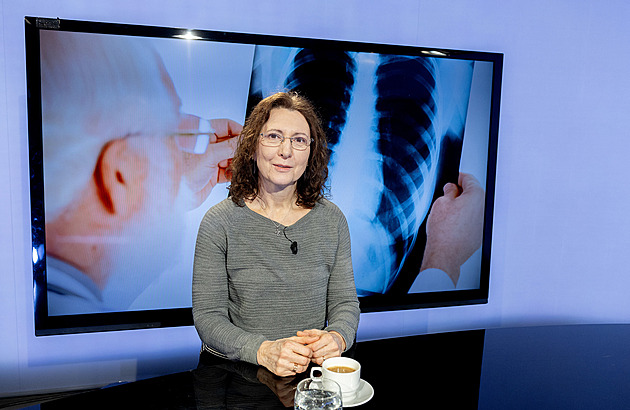 Lékařka: Viděla jsem 18letou dívku zemřít na chřipku. Lidé věří bludům a neočkují se