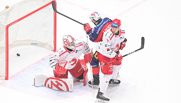 ONLINE: Pardubice otáčejí šlágr, Vary už jsou druhé. Litvínov si poradil i s Hradcem