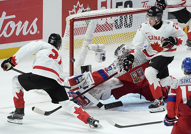 Česko - Kanada 5:7. Divoká přestřelka na úvod MS, favorit se dočkal odplaty