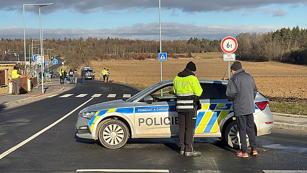 Cyklista zemřel po srážce s autem. Řidič vozu z místa ujel, hledá ho policie