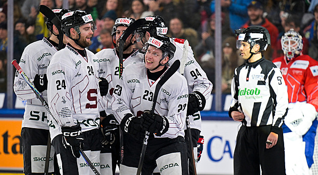 ONLINE: Sparta hraje s Kanadou čtvrtfinále Spengler Cupu, na gól se zatím čeká