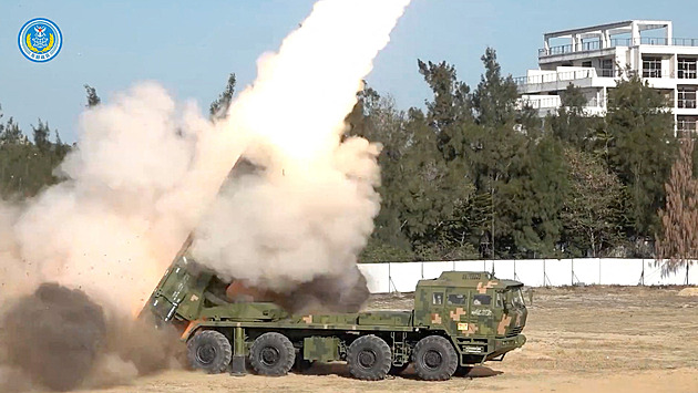 Dosud největší manévry. Čína nacvičuje vojenskou blokádu Tchaj-wanu