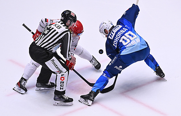 ONLINE: Třinec se přetahuje s Brnem, Vary vedou v Kladně. Pardubice čelí Litvínovu