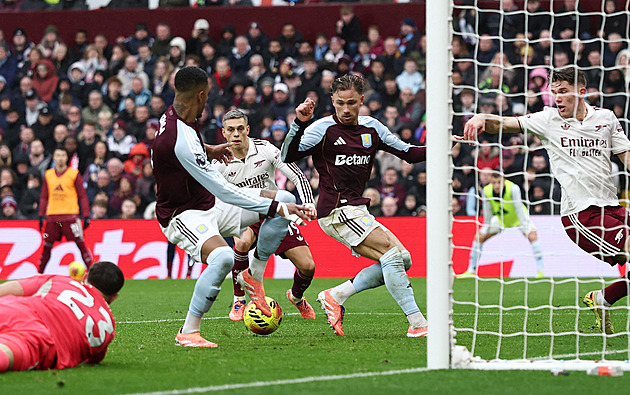 ONLINE: Aston Villa hraje o první místo na Arsenalu, vedou Chelsea i Newcastle