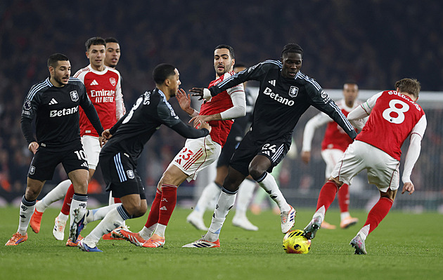 ONLINE: Aston Villa hraje o první místo na Arsenalu, vedou United i Newcastle