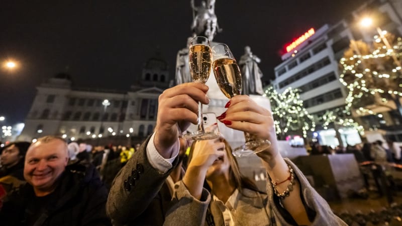 Silvestrovská otevírací doba PŘEHLEDNĚ: Kde si stihnete nakoupit před Novým rokem?