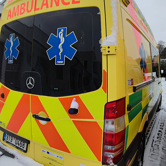 Sedmiletého chlapce v Ostravě zranila odpálená petarda, skončil v nemocnici