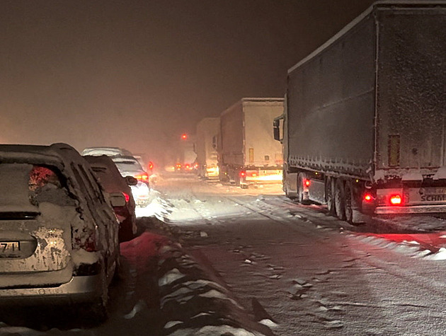 Sněhová kalamita ochromila sever Polska, pod přívaly sněhu je i Slovensko