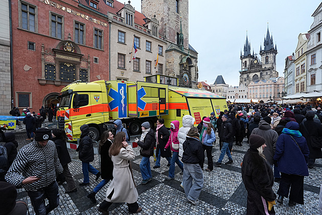 Česko oslaví nový rok. V ulicích jsou tisíce policistů, už řešili pyro v zakázané zóně