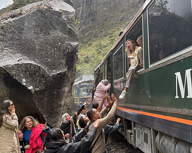 Na trati k Machu Picchu se srazily vlaky. Jeden mrtvý, přes 100 zraněných