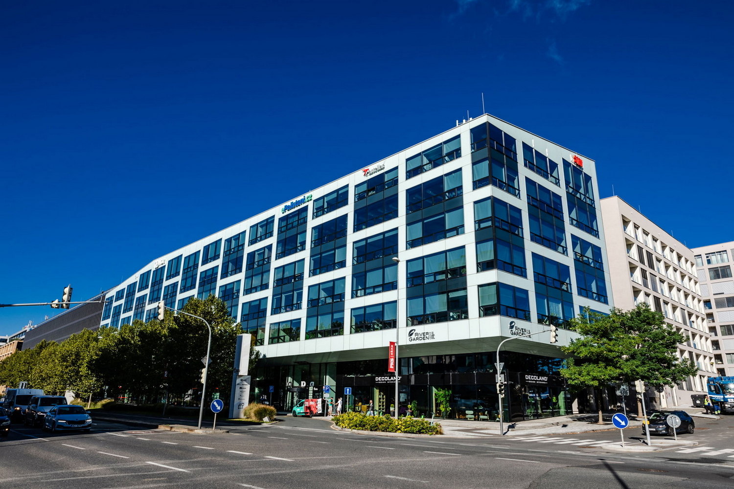 Kde nakupovat stylové doplňky? Lokální katalog firem na rohanskenabrezi.cz vám poradí