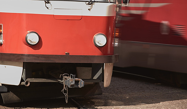 Srážka tramvají v Praze zastavila provoz souprav mezi Slivencem a Hlubočepy