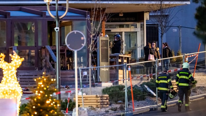 Ohnivé peklo v baru rozpoutaly párty svíčky. Tragédie ve Švýcarsku má desítky obětí