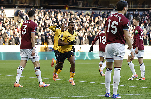 ONLINE: Wolves proti West Hamu zvyšují, Aston Villa slaví. Večer jde do akce Arsenal