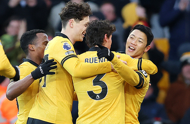 Krejčí si oddychl, Wolverhampton poprvé zvítězil. Arsenal otáčel, slaví i Aston Villa