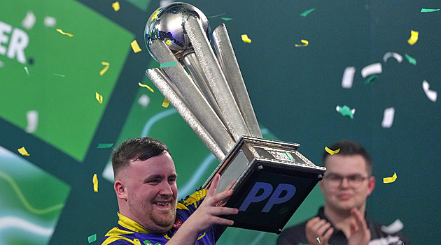 Šipkám dál vládne Littler. Fenomenální mladík ve finále MS suverénně obhájil titul