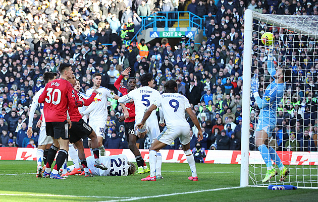 Manchester United ztratil s outsiderem, pak v akci Liverpool, večer City