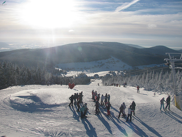 V Krkonoších silně sněží i fouká. Některá místa hlásí 2. stupeň lavinového nebezpečí