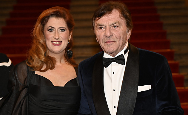 Pavel Trávníček je v nemocnici. Rušíme nasmlouvané akce, oznámila jeho manželka