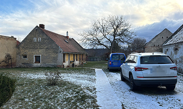 Tragédie na Lounsku. Muž zastřelil manželku a pak sebe, policie případ odloží