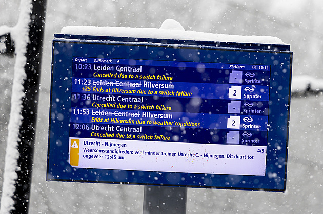 Nizozemsko ruší lety, nejezdí ani vlaky. Mráz komplikuje dopravu po celé Evropě