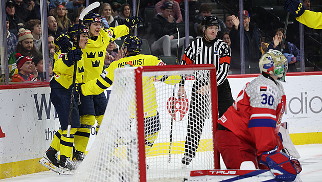 ONLINE: Česko - Švédsko 2:4. Junioři ještě zabojovali, pojistku ale dává Stenberg