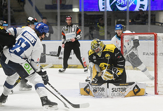 ONLINE: Litvínov prohrává s Kladnem. Pak šlágr Sparty s Pardubicemi