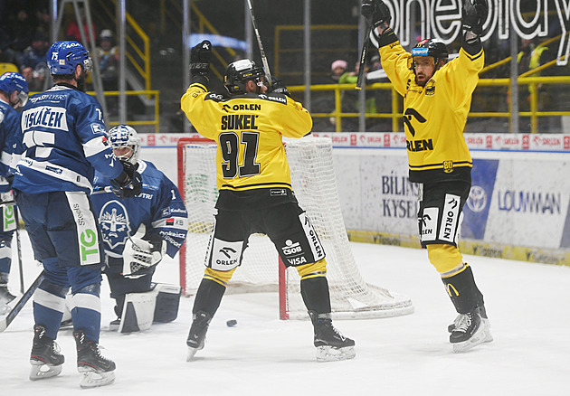 ONLINE: Litvínov vede nad Kladnem, Kometa vyrovnala. Sparta hostí Pardubice