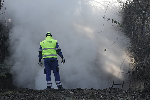 Lidé v Praze mrzli až do rána. Odstranění výpadku trvalo déle, než se čekalo