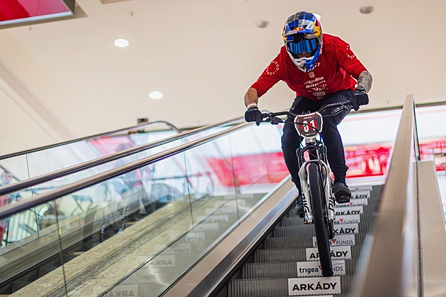 Trať plná eskalátorů a skoků. Arkády Pankrác opět ovládne extrémní DownMall