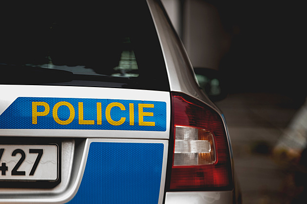 Mrtvé novorozeně na Příbramsku. Nález dětského těla u stájí vyšetřuje policie