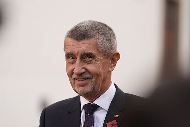 Babiš se u Fica dočkal vojenských poct, věří v lepší vztahy