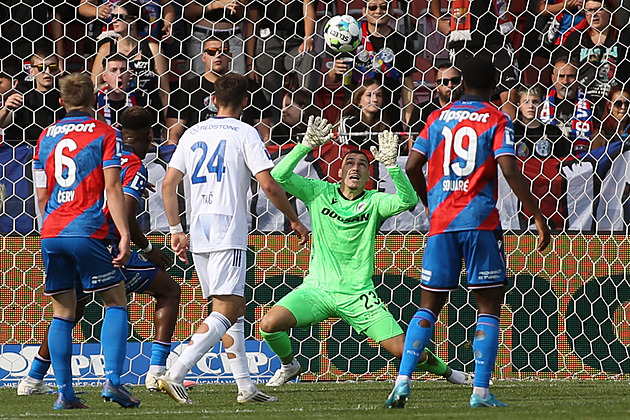 Fotbalové přestupy ONLINE: Posila pro Spartu na cestě, Preciada chtějí Brazilci