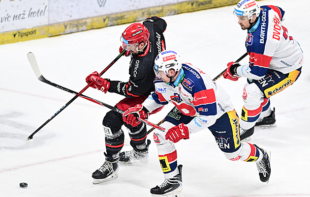 ONLINE: Derby Hradce s Pardubicemi rozhodnou nájezdy. Brno i Kladno zvítězily