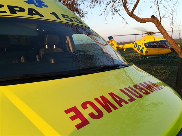 Na školních toaletách se dívka pokusila o sebevraždu, oživovala ji učitelka