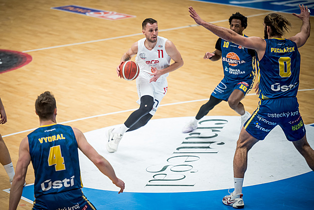 Pardubice kralovaly ofenzivně, Brno nečekaně krachlo. Nymburk má 20. výhru