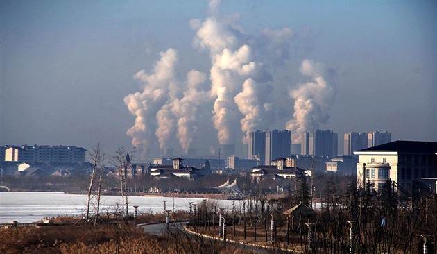 Historický moment pro Čínu a Indii. Výroba elektřiny z uhlí konečně klesla
