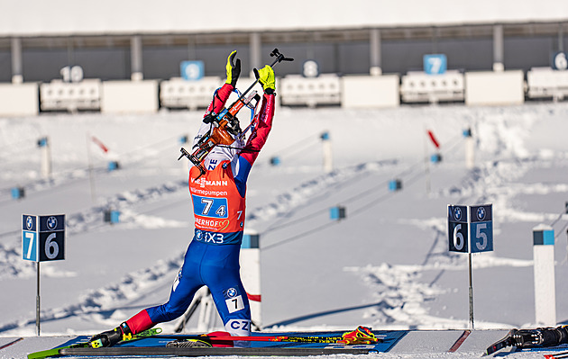 Češi se odstřelili z čela a marně stíhali, štafetu v Ruhpoldingu ovládla Francie