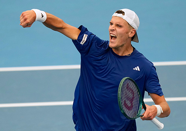 Menšík vyhrál dva zápasy za den a je ve finále, o titul zabojuje také Macháč