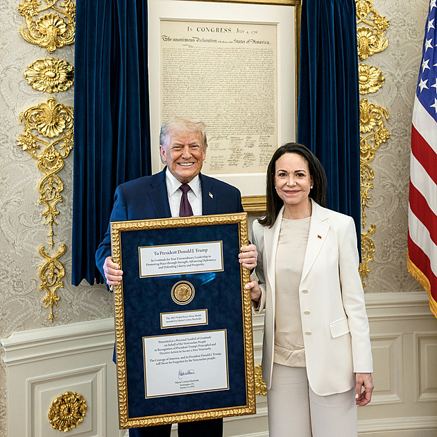 Machadová dala Trumpovi svou medaili spojenou s Nobelovkou. Prezident si ji nechá